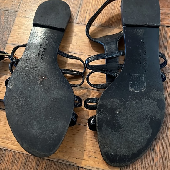 Givenchy crocodile style leather gladiator sandals with gold detail. Gorge! 👡 - Picture 3 of 5